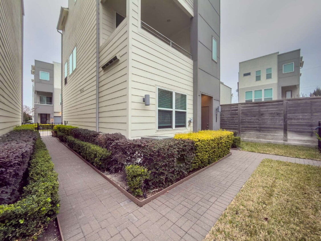 Photo - 2733 Eado Edge - Welcome to this stunning 3-bedroom, 3.5-bath home with a 2-car garage in the desira