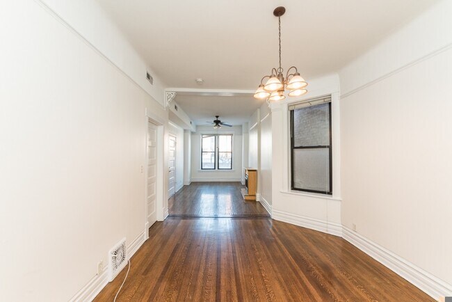 Foto del edificio - 907 W Addison St