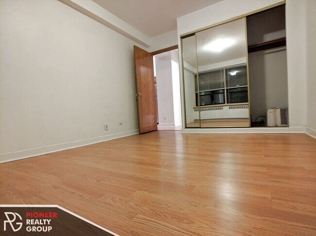 Foto del edificio - 4180 N Marine Dr