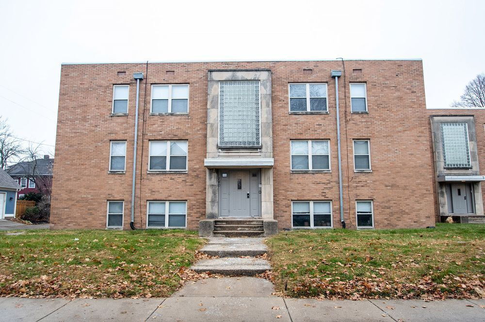 Foto principal - "Charming 2-Bed Gem with Gleaming Hardwood...