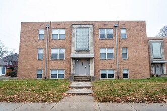 Building Photo - 140 E 19th St