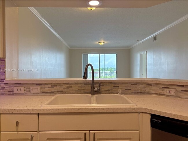 Foto del edificio - 10730 NW 66th St