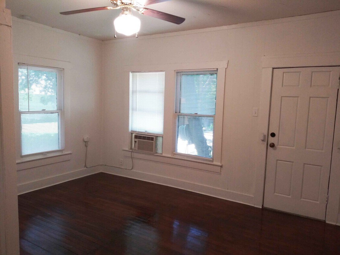 4807 Birchman Ave, Fort Worth, TX 76107 Townhome Rentals in Fort