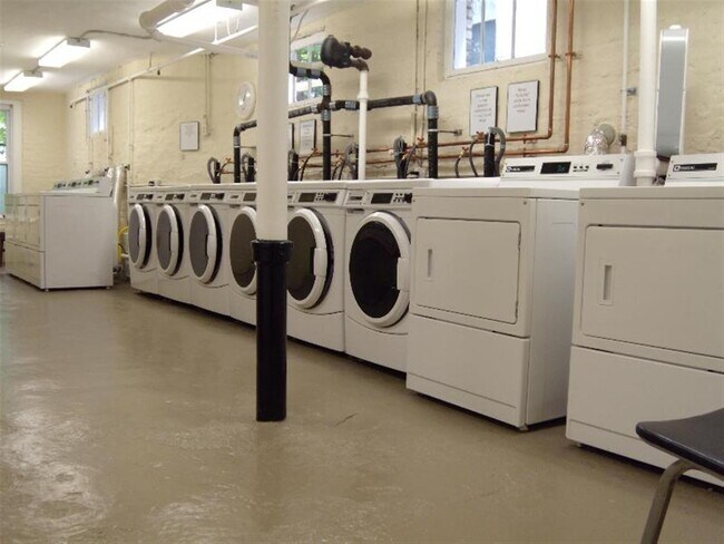 Building Photo - 154 Summer St