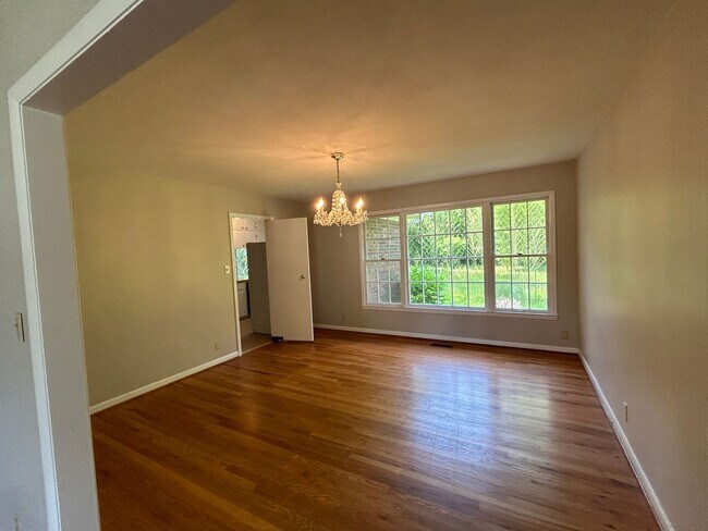 Foto del edificio - 1504 Cloverdale Rd