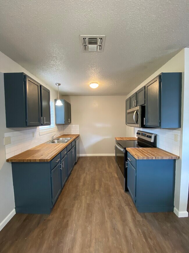 Encimeras de bloque de carnicero de moda - 4327 Stayman Dr