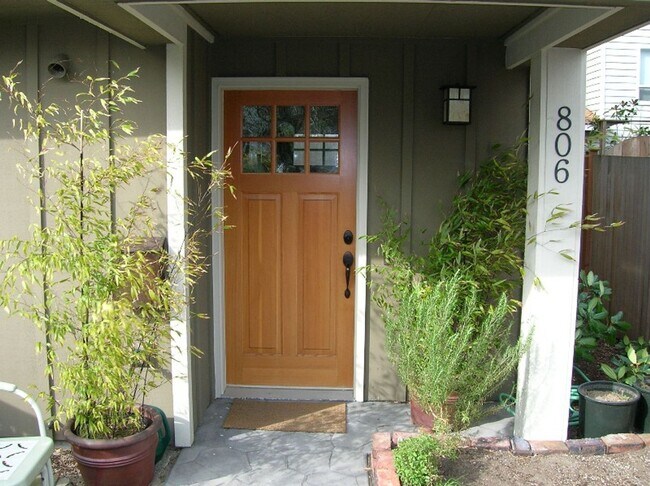 Building Photo - Ballard/Greenwood Townhouse