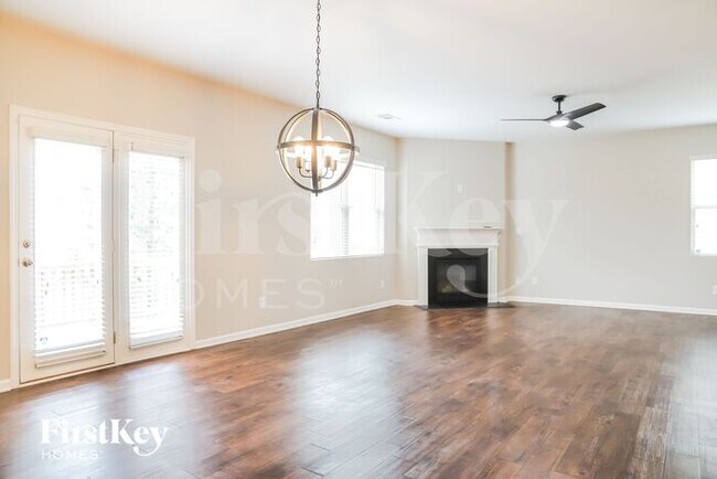 Building Photo - 104 Aviary Ln