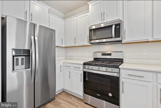 Foto del edificio - 824 Bond St