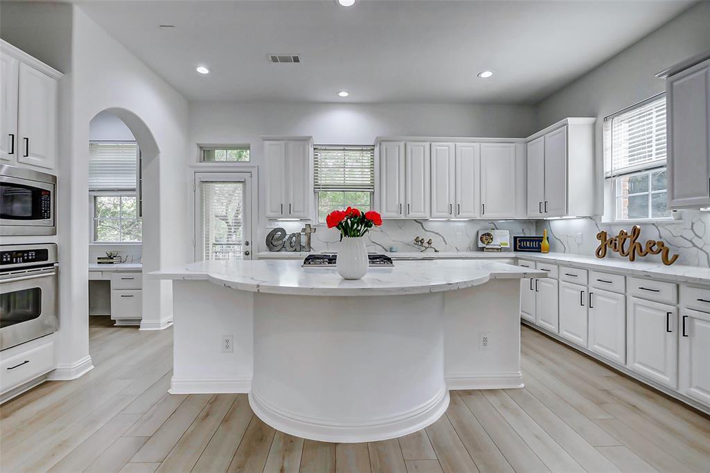 Primary Photo - 5 Versante Ct