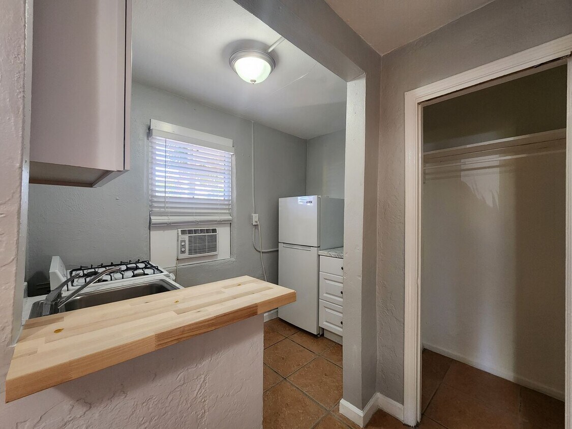 Foto del edificio - Studio Apartment