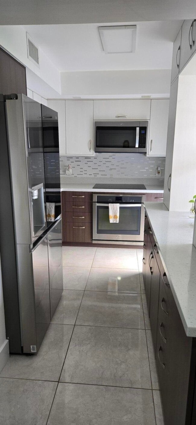 Foto del edificio - 3300 N Palm Aire Dr