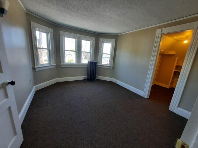 bed 1 - 202 S Main St