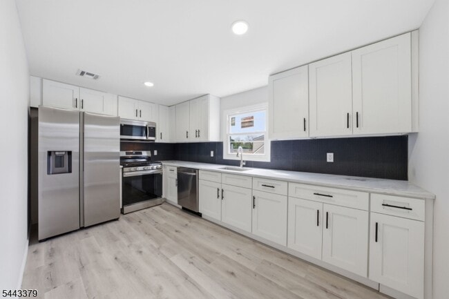 Foto del edificio - 551 Schuyler Ave