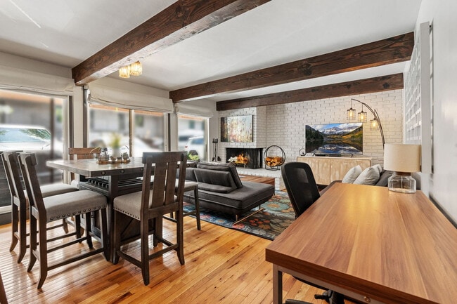 Building Photo - 1039 E Cooper Ave