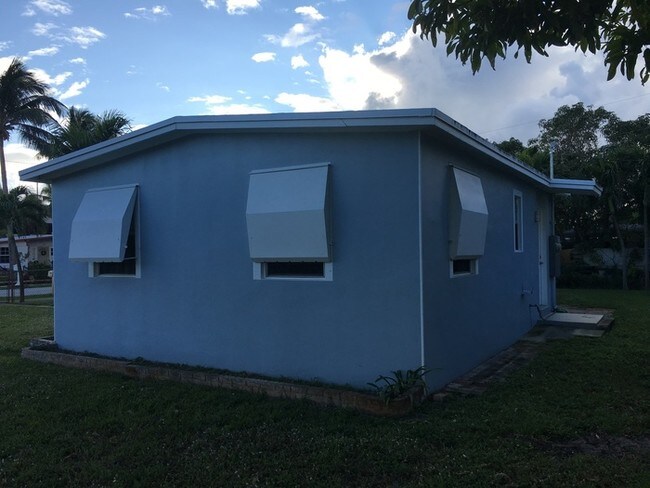 Building Photo - Corner Lot in Pompano Beach Highlands