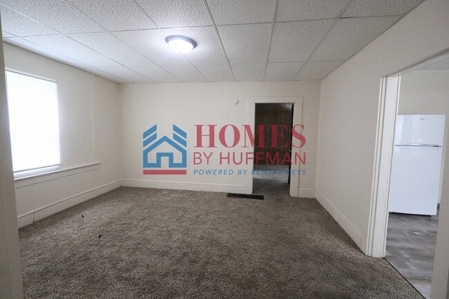 Building Photo - 818 S Barker Ave