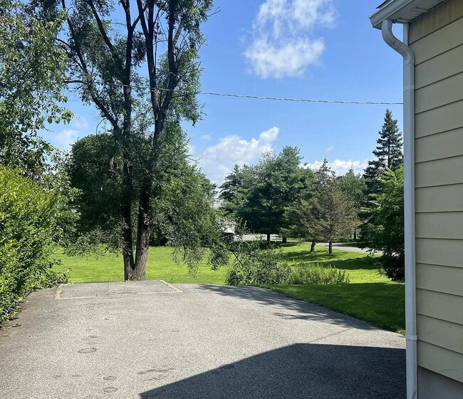 Shared Driveway - 1071 Van Velsen St