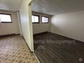 Building Photo - 39 Kingsway Dr
