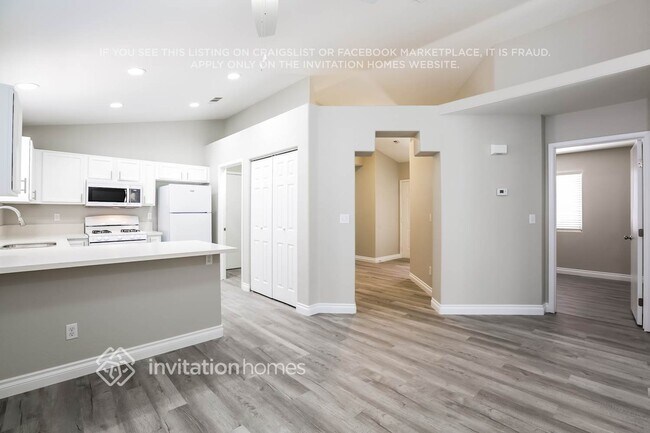 Foto del edificio - 9309 Leaping Lilly Ave