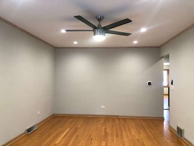 Building Photo - 2004 Milton Ave