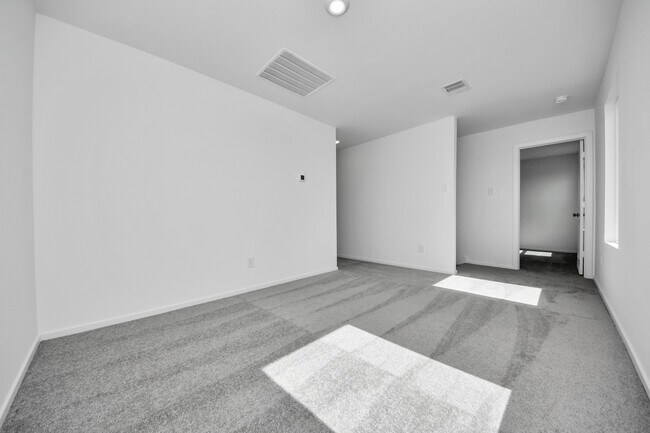 Building Photo - 16831 Spotted Oak Dr