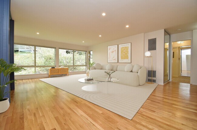 Foto del edificio - Spacious 2 BR/2 BA in Desirable Diamond Heights w/Fireplace, Pool, Gym, Library, Meeting Room, Ga...