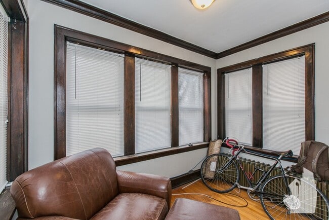 Foto del edificio - 3511 N Damen Ave
