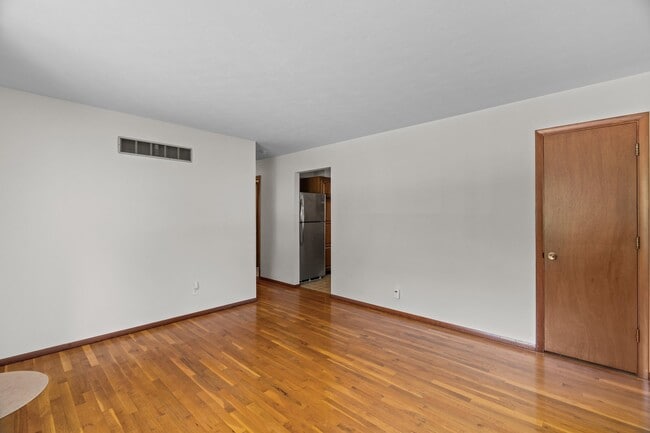 Building Photo - 6138 Emerald Ave