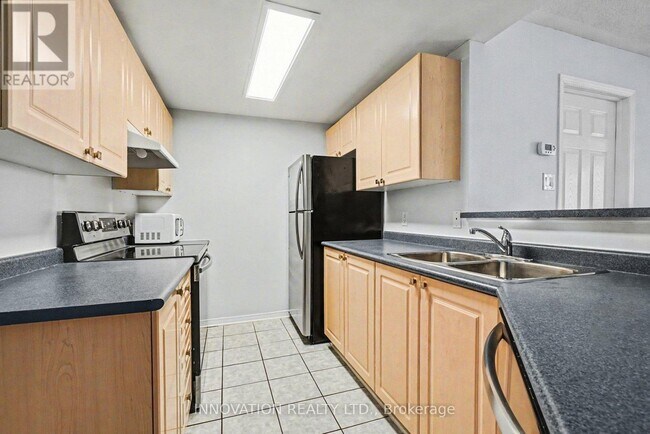 Photo du bâtiment - 310 Central Park Dr