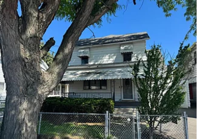 Building Photo - Newly Renovated 3 Bed/1 Bath Single Family...