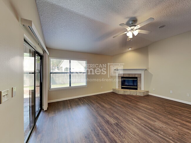 Building Photo - 562 W Lady Lake Road