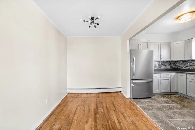 Foto del edificio - 92-15 242nd St