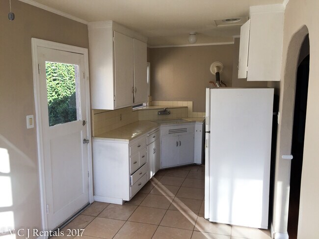 Building Photo - 3624 Bickerstaff Rd