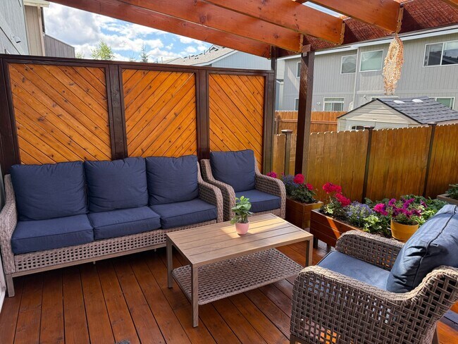 Foto del edificio - Lovingly Maintained East Anchorage Home wi...