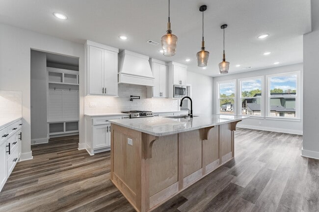 Building Photo - Modern Elegance: Spacious 4-Bedroom New Bu...