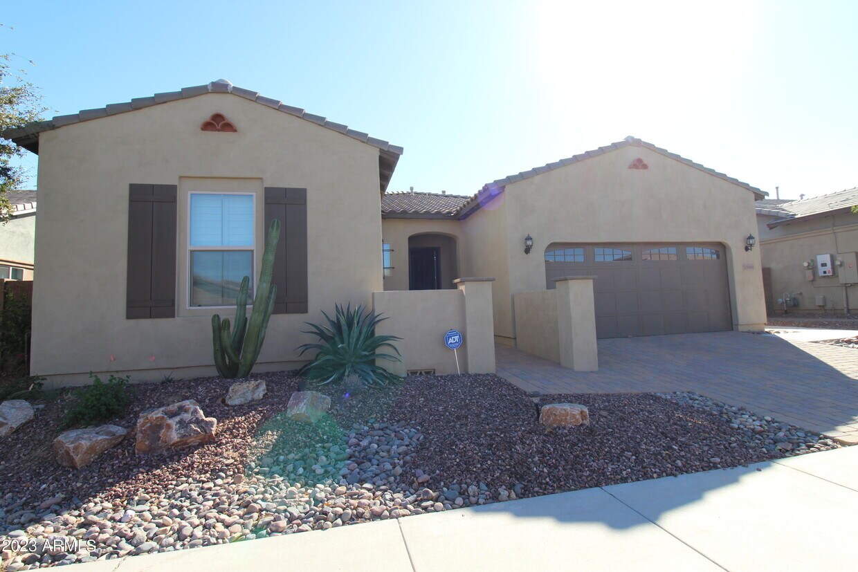 Primary Photo - 15991 W Cortez St
