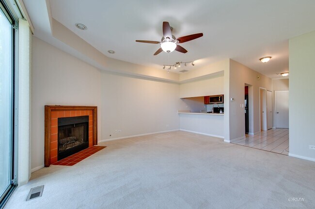 Building Photo - 1427 Fairway Dr