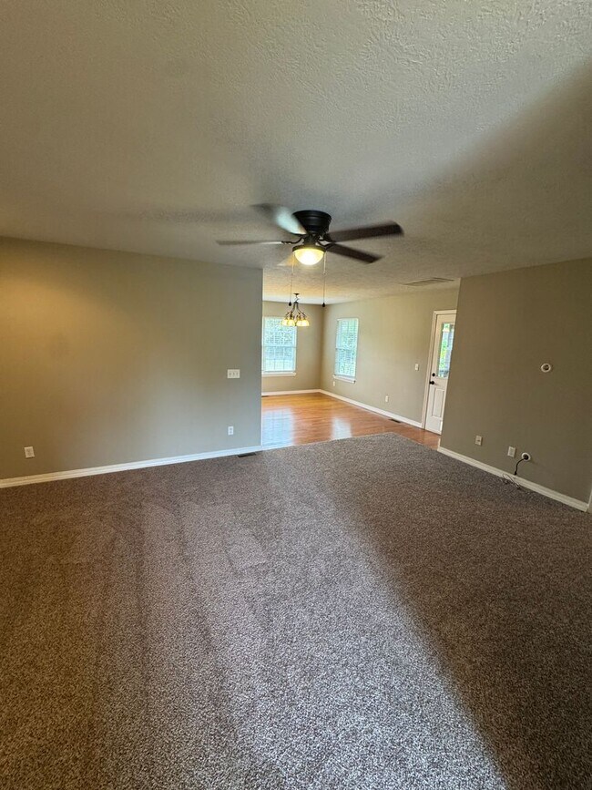Foto del edificio - Gorgeous 3 Bedroom, 2 Bathroom Home in Nixa!