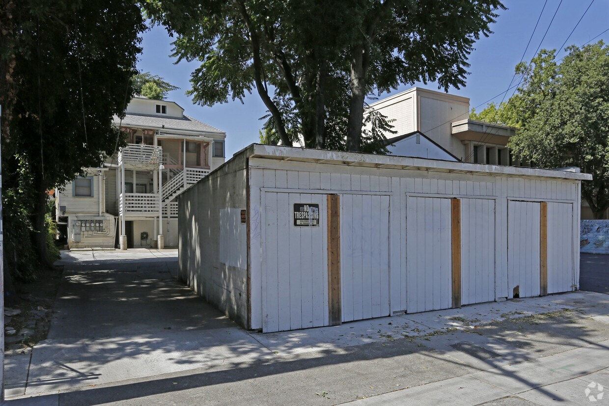 Building Photo - 2217 K St