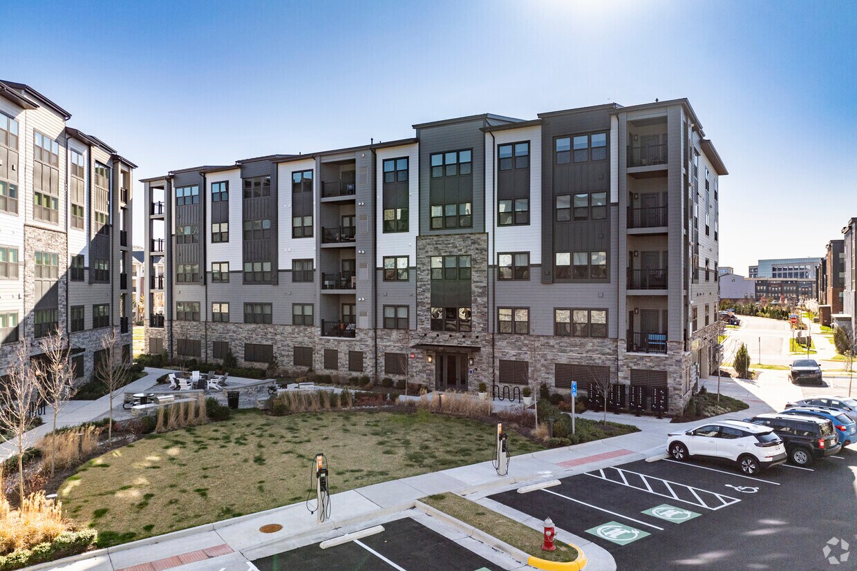 Front - Woodland Park East