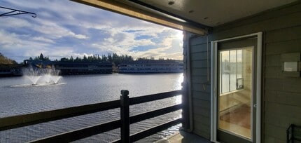 Building Photo - 7 Lake Bellevue Dr