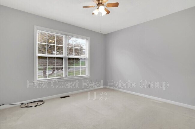 Foto del edificio - 184 Larkspur Ln