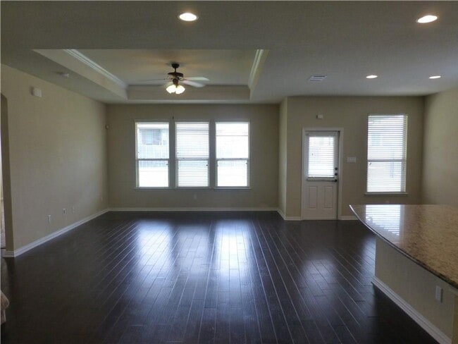 Building Photo - Four Bedroom Split Floorplan Near Major Co...
