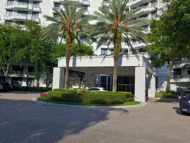 Foto del edificio - 3300 NE 192nd St