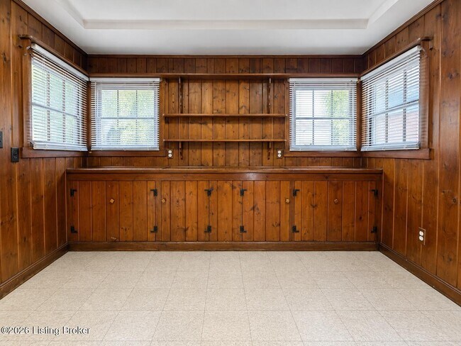 Foto del edificio - 1325 Morton Ave