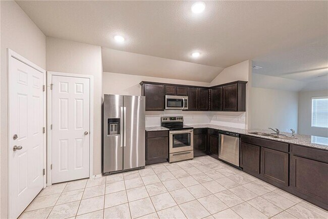 Building Photo - 1044 S Kingfisher Ln