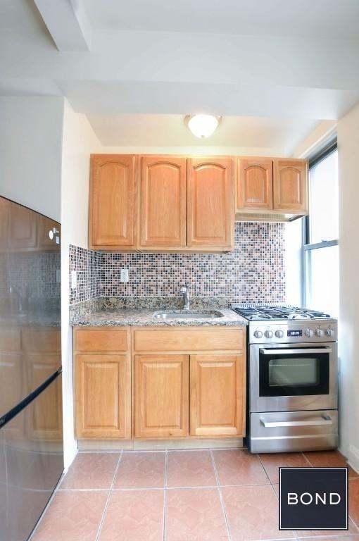 Foto del edificio - 301 E 38th St