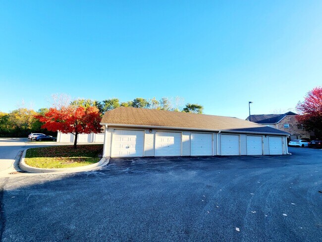 Building Photo - 1412 W Clear Water Cir