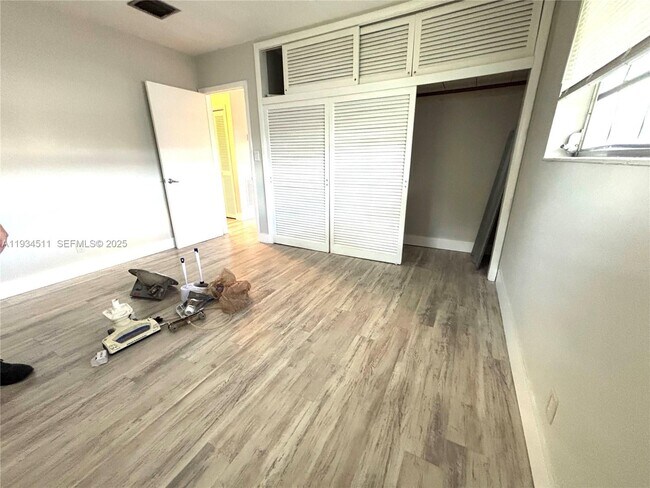 Foto del edificio - 301 SW 10th Terrace